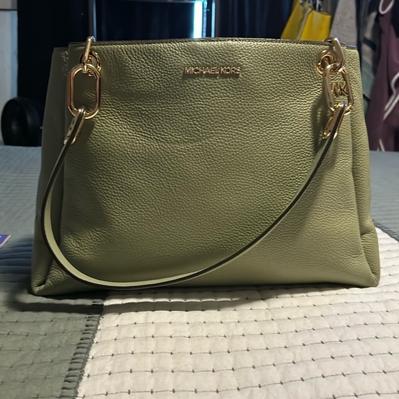 MICHAEL Michael Kors Other - Michael Kors Trisha Large Pebbled Leather Shoulder Bag